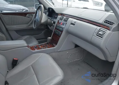 2000 Mercedes-Benz E 320 from USA, damaged, VIN WDBJF65J4YB063768